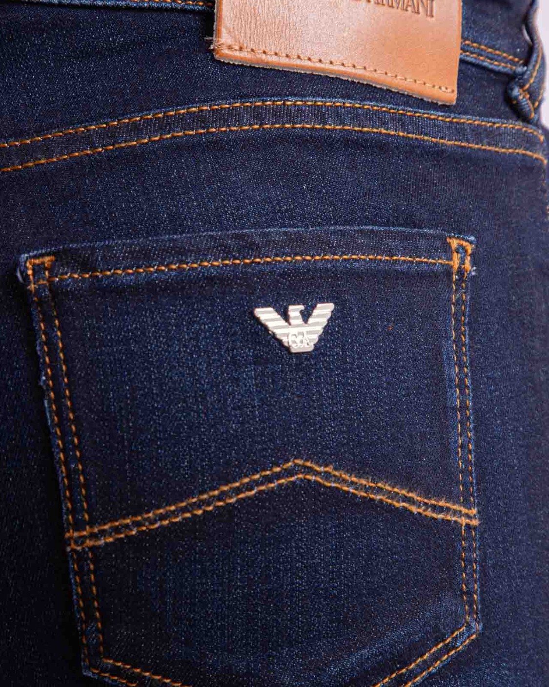 shop EMPORIO ARMANI Saldi Jeans: Emporio Armani jeans J18 skinny leg in denim viscosa.
Composizione 43% Viscosa 33% Cotone 17% Lyocell 5% Poliestere 2% Elastan.
Denim.
Effetto delave.
Brand logo.
Tinta unita.
Lavaggio scuro.
Vita normale.
Cinque tasche.
Zip.
Fabbricato in Tunisia.. 8N2J28 2DL3Z-0941 number 534470